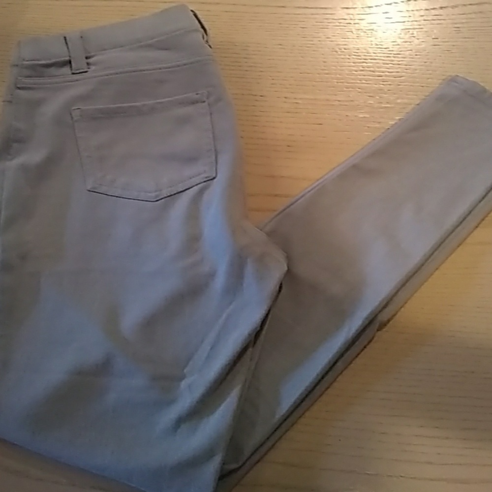 Grey jegging pants